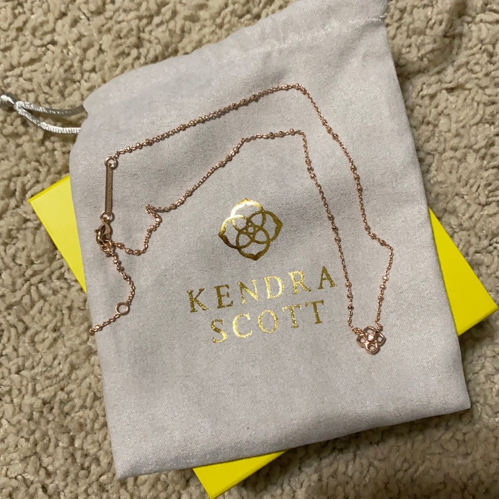 Kendra Scott Rue Pendant Necklace in Rose Gold